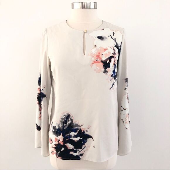 Vince Camuto Floral Keyhole Blouse Long Flare Sleeves in Blush Small - Picture 1 of 14